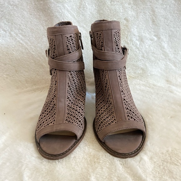 Vince Camuto open toe booties size 6 - Picture 2 of 5